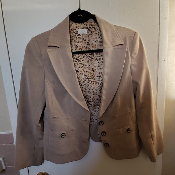 Blazer - Picture 2 of 4